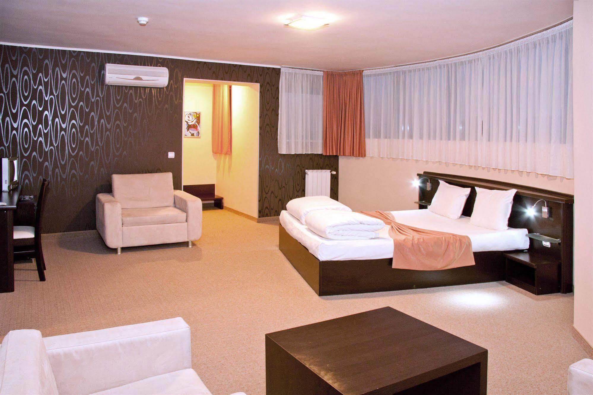 Riverside Family Hotel Yambol Exteriér fotografie